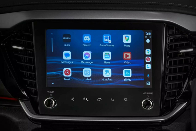 Người lái cũng có thể truy cập vào màn hình quan sát xung quanh trên màn hình trung tâm, mang đến khả năng nhìn thấy dưới sàn xe khi đi địa hình.