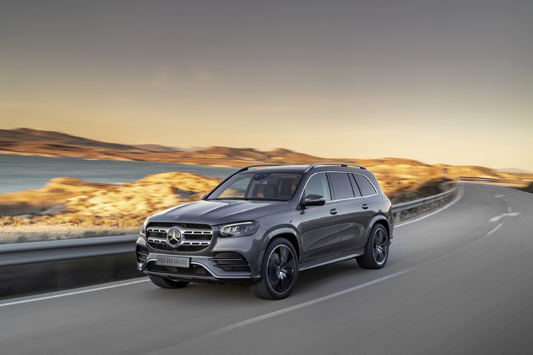 Mercedes-Benz GLS 450 4MATIC có thể tăng tốc từ vị trí xuất phát lên 100 km/h chỉ trong thời gian 6,2 giây trước khi đạt vận tốc tối đa là 246 km/h.