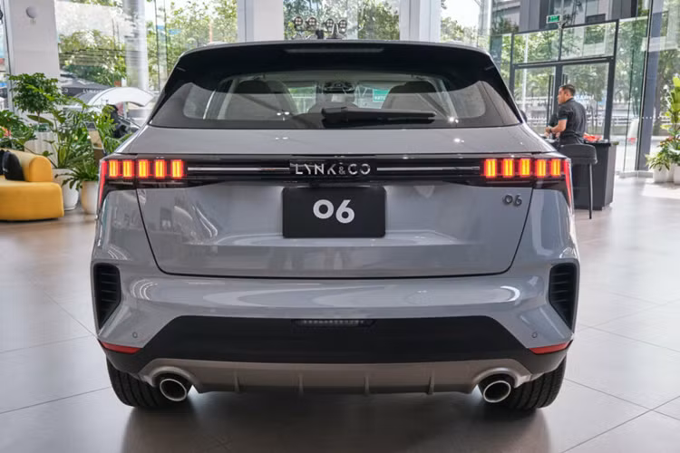 Nhìn chung, xe Trung Quốc tại Việt Nam hiện chưa tạo được lòng tin, vẫn có nhiều nghi ngại về độ bền cũng như độ an toàn. Những yếu tố này khó thể được chứng minh trong một sớm một chiều mà cần có thời gian. Điều này gây ra thách thức cho không chỉ Lynk &amp; Co 06 mà còn bao nhiều sản phẩm khác có nguồn gốc tương tự.