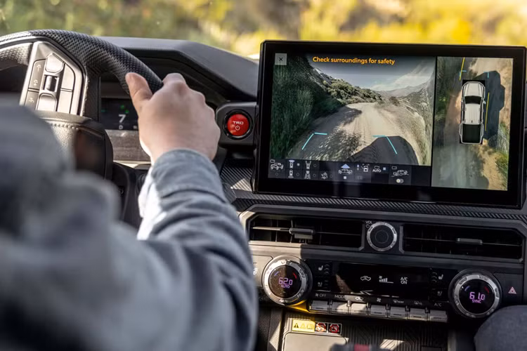 Đối với hai phiên bản hàng đầu bao gồm Trailhunter hoặc TRD Pro, giá khởi điểm cho bản Trailhunter là 64.395 Đô và TRD Pro sẽ đắt hơn 1.000 USD nhờ một số trang bị bổ sung.