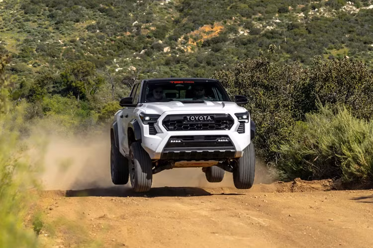 Toyota Tacoma TRD Pro 2024 tu 1,6 ty, co gi dau Ford Ranger Raptor?-Hinh-2