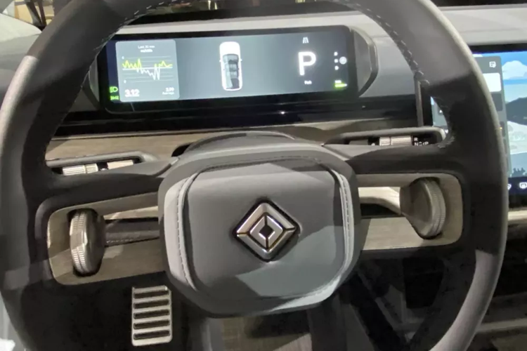 Ngoài ra, mẫu xe này còn có phiên bản dẫn động cầu sau RWD với 1 mô-tơ điện và phiên bản dẫn động 4 bánh toàn thời gian AWD với 2 mô-tơ điện.