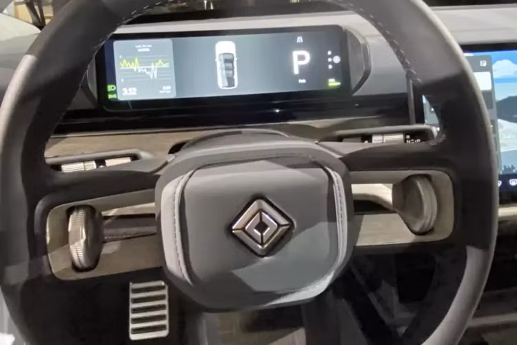 Ngoài ra, mẫu xe này còn có phiên bản dẫn động cầu sau RWD với 1 mô-tơ điện và phiên bản dẫn động 4 bánh toàn thời gian AWD với 2 mô-tơ điện.