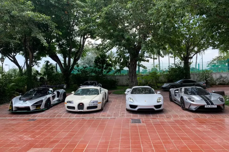 Với bộ sưu tập ôtô gần 700 chiếc, nhiều người rất tò mò là ông Đặng Lê Nguyên Vũ liệu có lái hết được và đường phố nào ở Việt Nam đủ dài để các siêu xe của Qua Vũ có thể trải nghiệm hết công suất. Tất nhiên mỗi con đường đều có tốc độ giới hạn nhất định và chỉ có trên cao tốc, tốc độ cao nhất mới được 120 km/h.