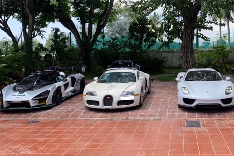 Trong garage siêu xe của Qua Vũ hiện tại có 1 số siêu xe rất đẳng cấp như Ferrari 488 Pista, Ferrari 488 Pista Spider, Ferrari 458 Speciale, Ferrari 430 Scuderia, Porsche 911 GT2 RS, Porsche 911 GT2, Porsche 918 Spyder, McLaren Senna, Bugatti Veyron, Ford GT và Ford GT '67 Heritage Edition...