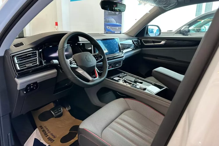 Không chỉ điều chỉnh nhẹ ở kích thước, Volkswagen Teramont X còn sở hữu thiết kế ngoại thất phong cách và ấn tượng hơn Teramont thông thường.