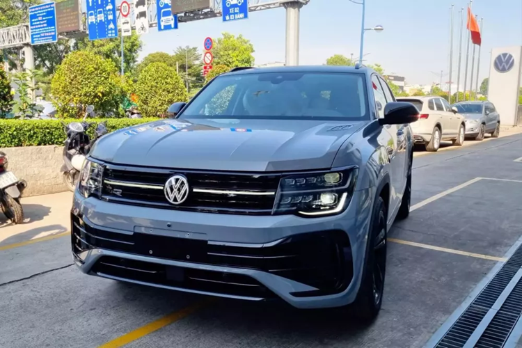 Tương tự mẫu MPV cỡ lớn Viloran đã ra mắt Việt Nam vào hồi tháng 12 năm ngoái, Volkswagen Teramont X cũng được nhập khẩu nguyên chiếc từ Trung Quốc. Mẫu xe này là sản phẩm do liên doanh SAIC-Volkswagen sản xuất đồng thời là phiên bản SUV lai Coupe của Volkswagen Teramont.