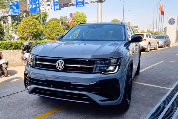 Tương tự mẫu MPV cỡ lớn Viloran đã ra mắt Việt Nam vào hồi tháng 12 năm ngoái, Volkswagen Teramont X cũng được nhập khẩu nguyên chiếc từ Trung Quốc. Mẫu xe này là sản phẩm do liên doanh SAIC-Volkswagen sản xuất đồng thời là phiên bản SUV lai Coupe của Volkswagen Teramont.