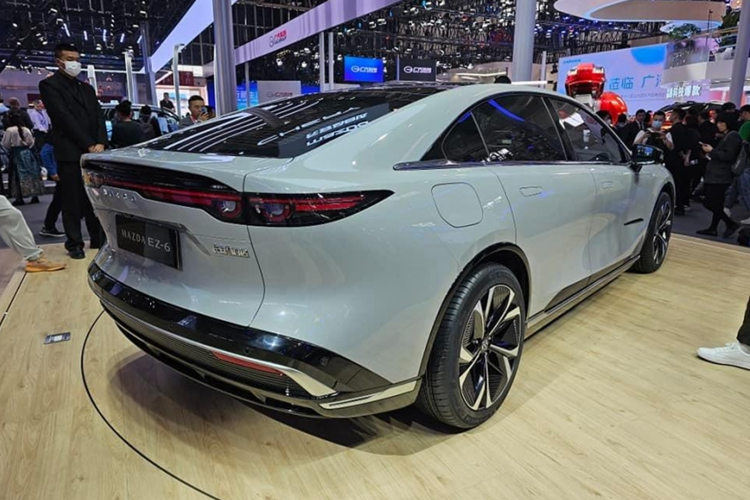 Ở phiên bản thuần điện, xe được trang bị mô-tơ điện đặt phía sau, cho công suất 215 mã lực hoặc 255 mã lực. Đi kèm với hệ thống truyền động điện là các tùy chọn pin 58,9 kWh hoặc 66,8 kWh. Thứ hai là cấu hình hybrid sạc điện, với động cơ xăng I4 1.5L kết hợp mô-tơ điện công suất 215 mã lực hoặc 235 mã lực.