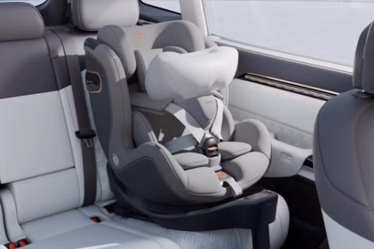 Zeekr 7X được xây dựng trên nền tảng PMA2+ với kiến trúc điện 800 V. Xe có 2 tùy chọn pin bao gồm LFP dung lượng 75 kWh cho phạm vi hoạt động lên đến 605 km theo tiêu chuẩn CLTC và pin NMC dung lượng 100 kWh cho phạm vi hoạt động lên đến 780 km.