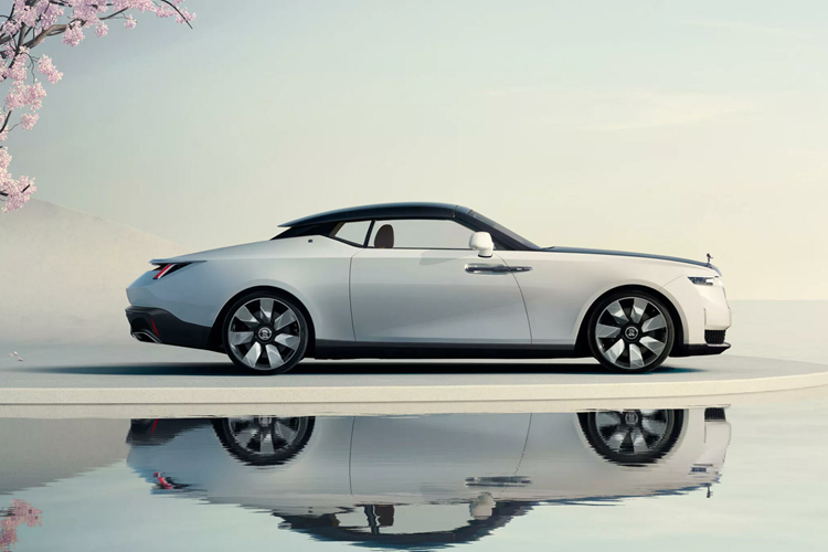 Do đặc thù công việc phải liên tục di chuyển qua nhiều quốc gia, vị khách hàng được Rolls-Royce mô tả là người “có niềm yêu thích đặc biệt với kiến trúc và thiết kế” này muốn “một không gian thanh bình” và “nơi ẩn náu khỏi những phức tạp trong cuộc sống kinh doanh của họ”.