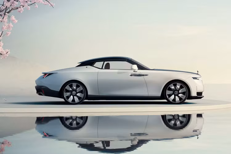 Do đặc thù công việc phải liên tục di chuyển qua nhiều quốc gia, vị khách hàng được Rolls-Royce mô tả là người “có niềm yêu thích đặc biệt với kiến trúc và thiết kế” này muốn “một không gian thanh bình” và “nơi ẩn náu khỏi những phức tạp trong cuộc sống kinh doanh của họ”.