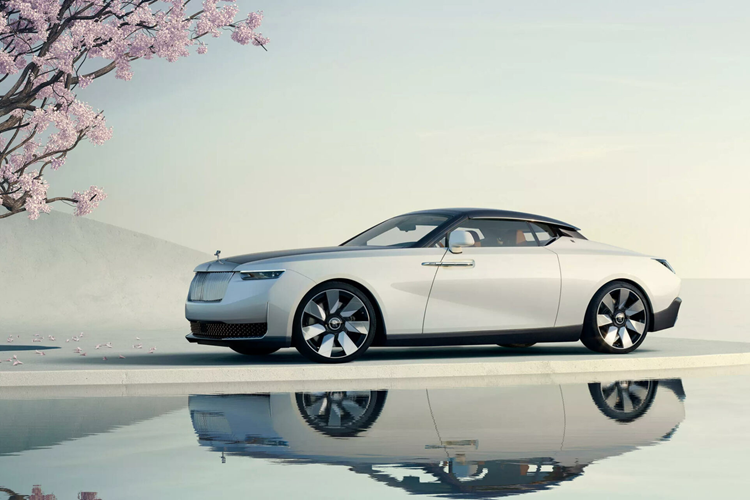 Chi nhánh cá nhân hóa Coachbuild của Rolls-Royce tiếp tục cho giới thiệu tác phẩm mới nhất là chiếc xe siêu sang mui trần mang tên Rolls-Royce Arcadia Droptail 2024 mới. Đây là chiếc thứ 3 trong bộ sưu tập Droptail được ra mắt, sau 2 chiếc La Rose Noire Droptail và Amethyst Droptail.