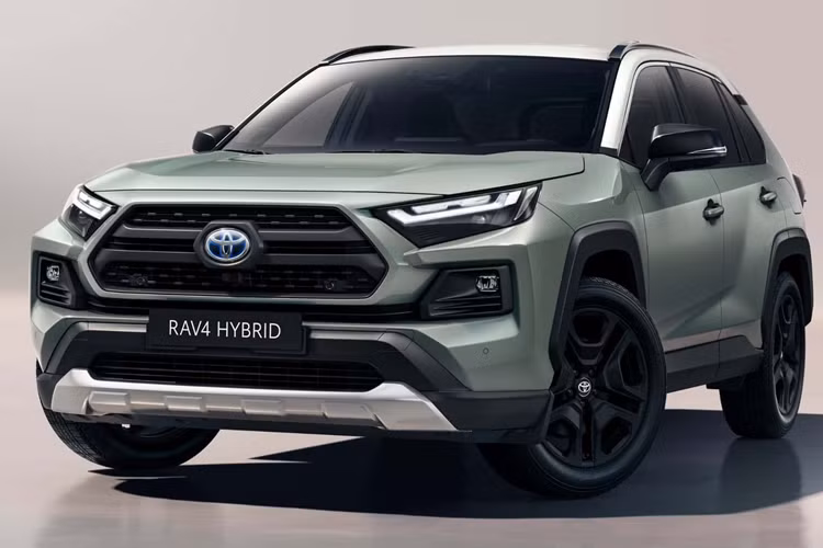 Dự kiến, Toyota RAV4 thế hệ thứ sáu sẽ được bán ra thị trường vào đầu năm 2026. Dự đoán mức giá xe sẽ tăng đáng kể so với thế hệ hiện hành.