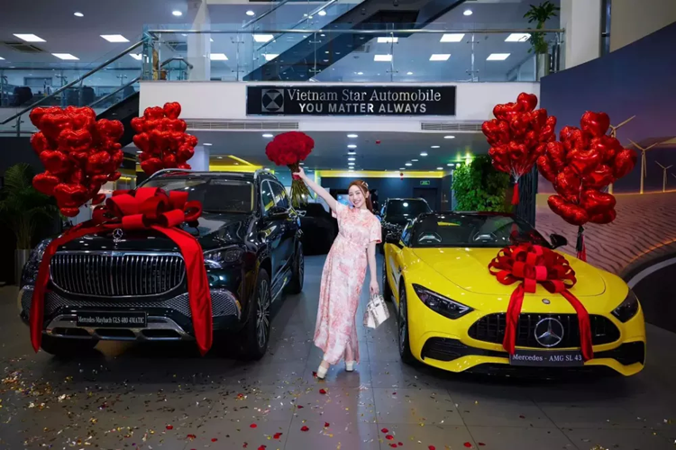 Gần đây, thông tin về việc nam diễn viên Chi Bảo chi gần 20 tỷ tậu cặp xe sang Mercedes-Benz tặng vợ kém 16 tuổi đã thu hút sự quan tâm của giới truyền thông, sự chịu chơi anh đã khiến không ít người choáng ngợp.