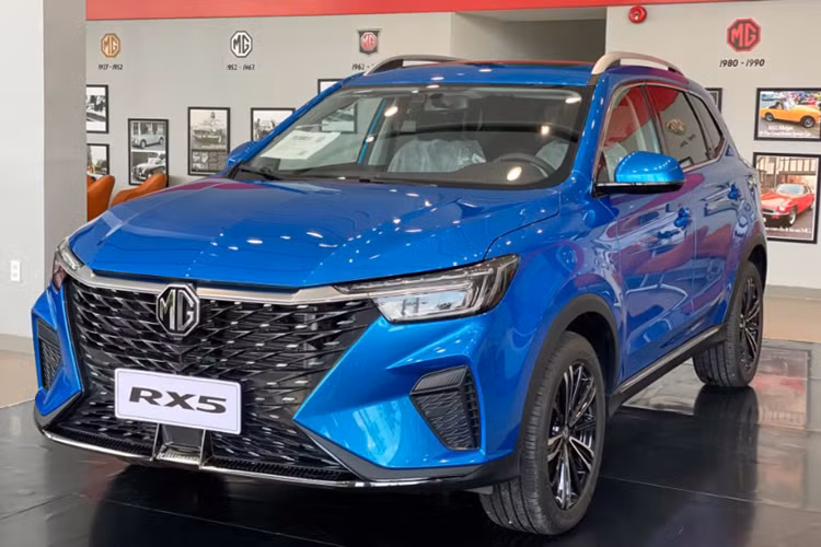 Tuy nhiên, mức ưu đãi trên chỉ áp dụng cho MG RX5 bản tiêu chuẩn (STD) ngoại thất màu xanh da trời, vin 2023 và số lượng cũng cực kỳ giới hạn. Ra mắt Việt Nam vào tháng 9/2023, khi đó, MG RX5 có giá niêm yết lần lượt là 739 và 829 triệu đồng cho 2 phiên bản STD tiêu chuẩn và LUX cao cấp.
