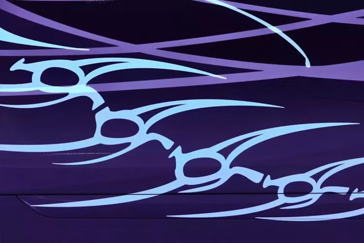 Người sáng lập Bang Bang, Keith McCurdy, cho biết thêm rằng “Bentley mang đến một bức tranh sang trọng và có sức biến đổi như nghệ thuật xăm hình của tôi”.