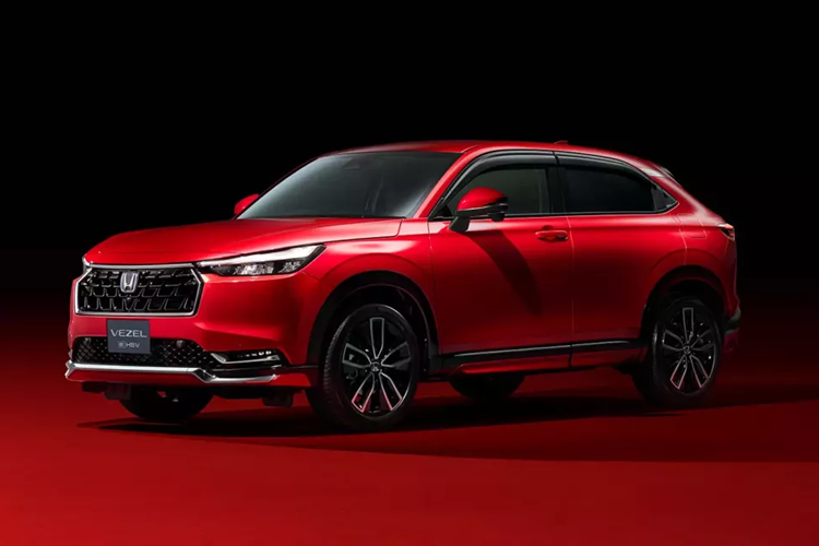 Trong khi đó, 2 bản e:HEV X và e:HEV Z dùng hệ truyền động hybrid, bao gồm máy xăng Atkinson Cycle 1.5L, sản sinh công suất tối đa 106 mã lực cùng mô-men xoắn cực đại 127 Nm. Động cơ này kết hợp với 2 mô-tơ điện có công suất 131 mã lực và mô-men xoắn cực đại 253 Nm.