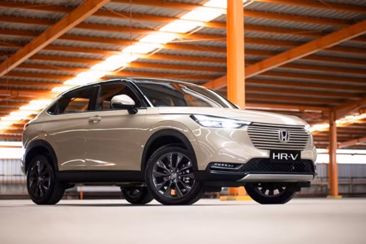 Những tính năng an toàn khác như hệ thống phanh giảm thiểu va chạm, hạn chế tăng tốc đột ngột khi tiến/lùi, hỗ trợ đánh lái tránh va chạm với người đi bộ, găn lệch làn đường, hệ thống kiểm soát hành trình thích ứng, hỗ trợ giữ làn đường, cảnh báo khi xe phía trước khởi hành, nhận diện biển báo giao thông, đèn pha tự động.