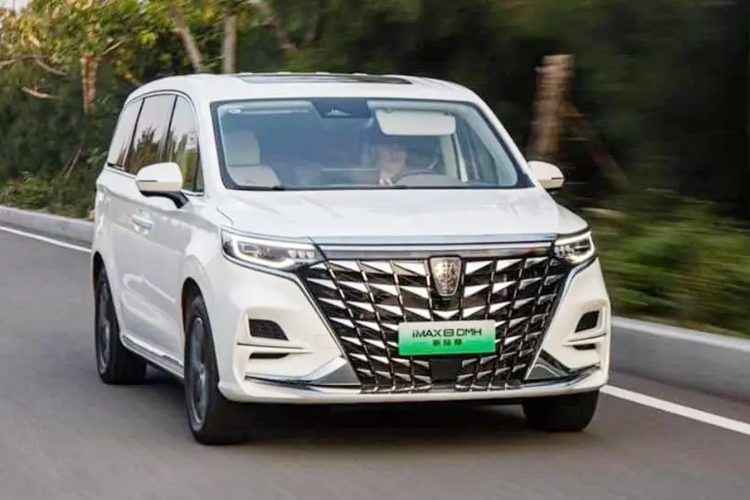 Bộ pin lithium sắt phosphate 24,7 kWh của xe cung cấp phạm vi chạy hoàn toàn bằng điện CLTC là 135 km. Với công nghệ sạc nhanh, chỉ mất chưa đầy 30 phút để sạc pin từ 30% lên 80%.