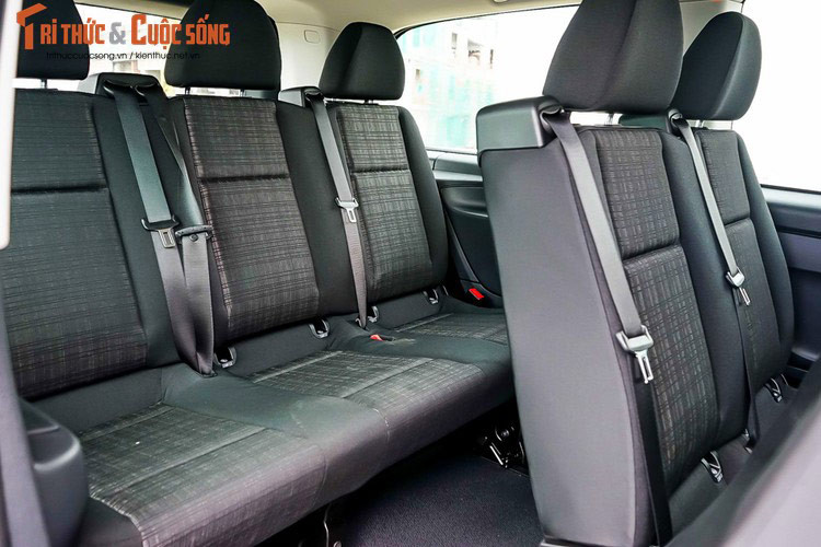 Mercedes- Benz Vito Tourer mang đến sự tiện dụng cho khách hàng khi phát huy thế mạnh của dòng xe V-Class với khoang hành lý rộng rãi cho 8 người, cách thiết kế ghế ngồi tương tự các mẫu xe MPV, khi gập hàng ghế thứ 3. 