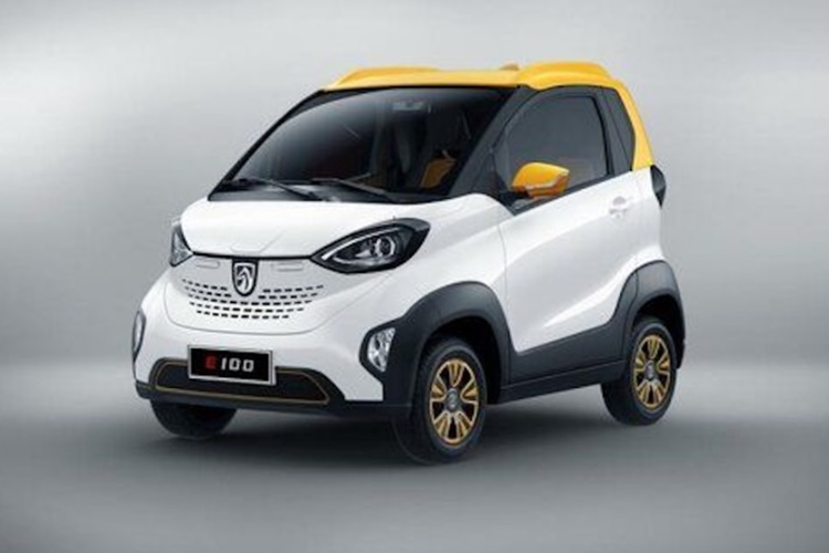 Baojun E100 tại Việt Nam được trang bị một mô tơ điện cho công suất 39 mã lực và mô men xoắn 110 Nm. TMT Motors cho biết, Baojun E100 có tốc độ tối đa đạt 100 km/h. Tuy nhiên, chưa rõ dung lượng pin và phạm vi hoạt động cụ thể của xe.