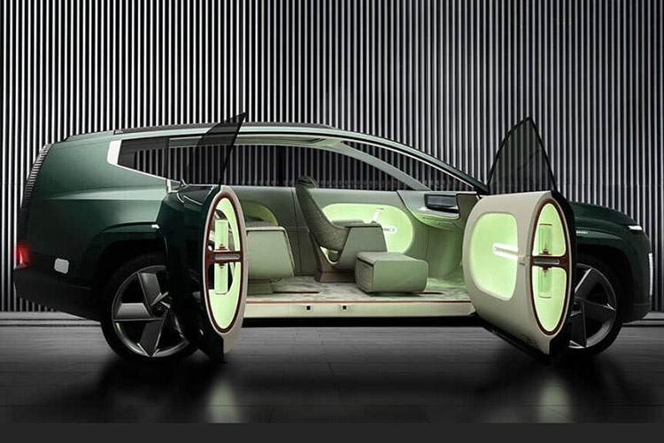 Với thân hình này, hứa hẹn không gian nội thất vô cùng rộng rãi, kể cả hàng ghế thứ 3. Bên cạnh đó, Ioniq 9 còn có các điểm nhấn như tay nắm cửa ẩn, bộ mâm đa chấu, đèn hậu thẳng,…