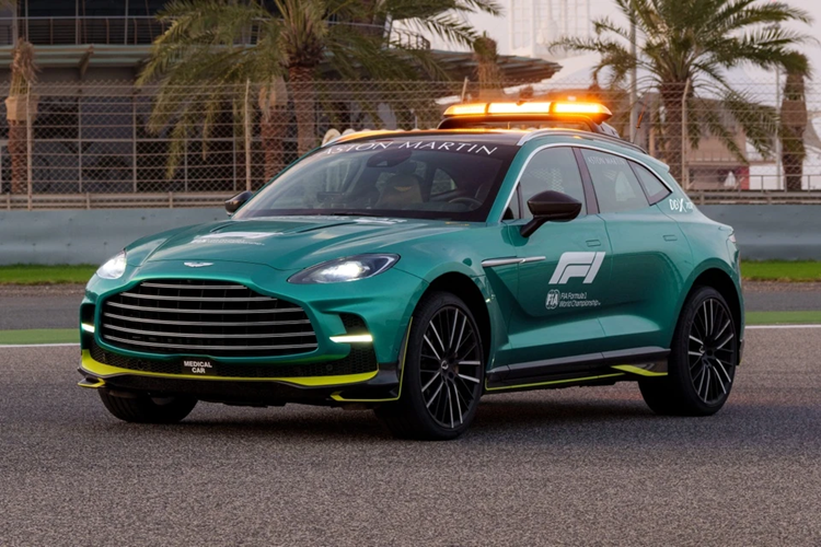 “Tất nhiên tính khí động học của Vantage xe an toàn sẽ không thể tìm thấy trên xe thương mại, bởi đây là điểm đặc biệt giúp xe hoạt động tối ưu trên đường đua và thể hiện khả năng hiệu suất cao siêu sang mới nhất của chúng tôi”. Xe an toàn Vantage sẽ phối hợp cùng xe y tế DBX707 trong mùa giải F1 2024 diễn ra tại Saudi Arabia Grand Prix.