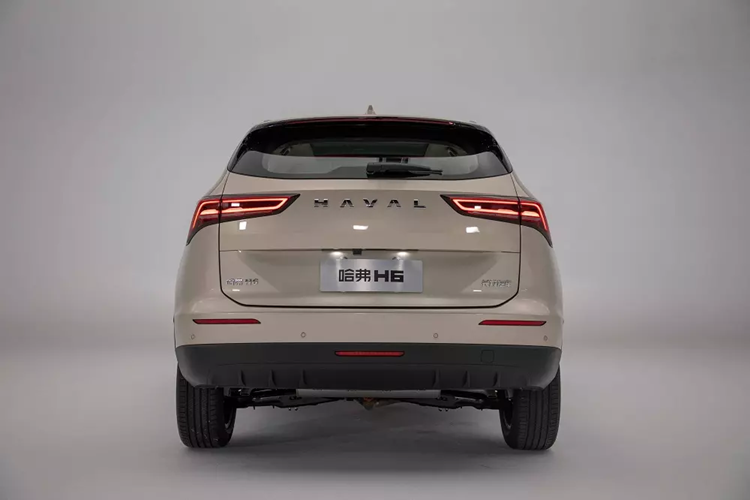 Đầu tiên là động cơ xăng 4 xi-lanh, tăng áp, dung tích 1.5L, tạo ra công suất tối đa tăng lên 130 kW (khoảng 174 mã lực). Thứ hai là động cơ xăng 4 xi-lanh, tăng áp, dung tích 2.0L với công suất tối đa tăng lên 170 kW (227 mã lực). Lượng xăng tiêu thụ trung bình của động cơ 2.0L là 8,1 lít/100 km.