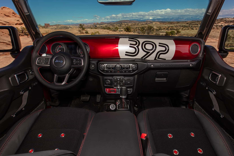 Do được phát triển dựa trên nguyên mẫu Wrangler Rubicon 392, xe vẫn sở hữu khối động cơ Hemi V8 6.4 lít nguyên bản cùng khả năng tạo ra công suất 470 mã lực.