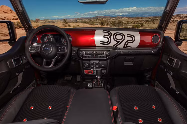 Do được phát triển dựa trên nguyên mẫu Wrangler Rubicon 392, xe vẫn sở hữu khối động cơ Hemi V8 6.4 lít nguyên bản cùng khả năng tạo ra công suất 470 mã lực.