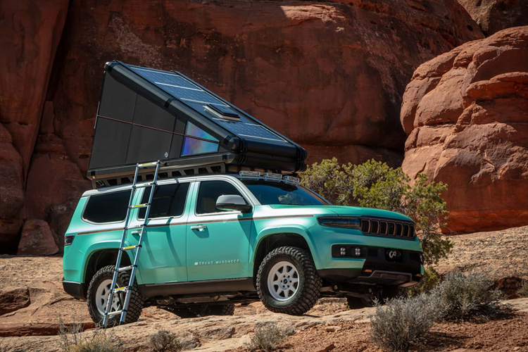 Giám đốc điều hành Jeep Bill Peffer cho biết: “Sự kiện Easter Jeep Safari ở Moab, Utah chính là địa điểm hoàn hảo cho các mẫu xe Jeep mới, dự kiến sẽ quy tụ hơn 20.000 người đam mê Jeep tụ tập mỗi năm để chia sẻ đam mê chung về thương hiệu xe địa hình phổ biến hàng đầu trên thế giới”.
