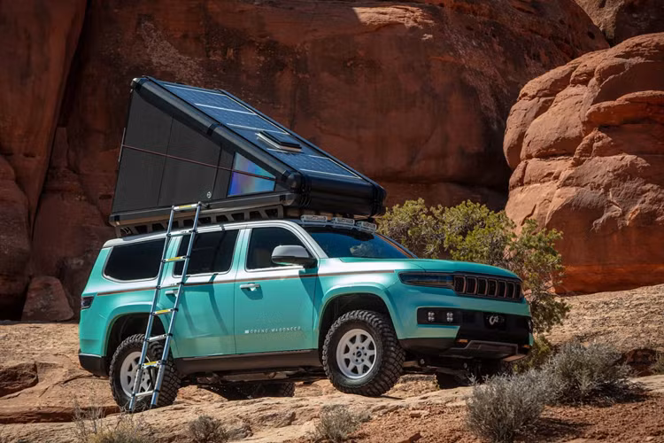 Giám đốc điều hành Jeep Bill Peffer cho biết: “Sự kiện Easter Jeep Safari ở Moab, Utah chính là địa điểm hoàn hảo cho các mẫu xe Jeep mới, dự kiến sẽ quy tụ hơn 20.000 người đam mê Jeep tụ tập mỗi năm để chia sẻ đam mê chung về thương hiệu xe địa hình phổ biến hàng đầu trên thế giới”.