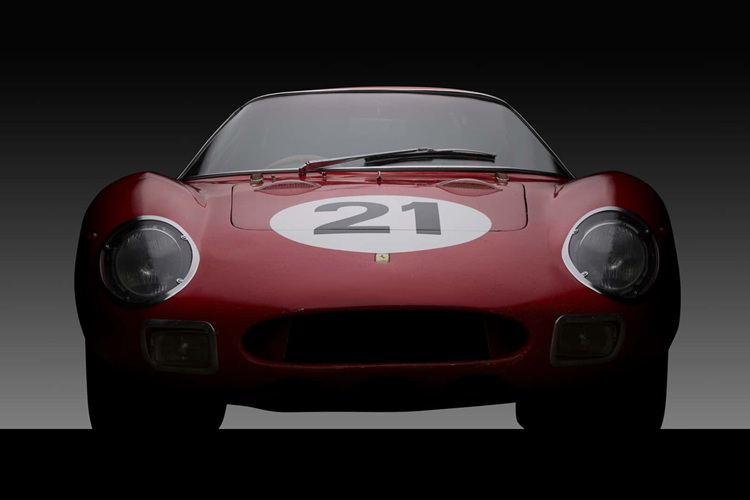 Trong lần đấu giá này còn có chiếc Ford GT40 đời 1966 từng về đích ở vị trí thứ hai tại Sebring và chạy tại Le Mans vào năm 1966. Vì sự nghiệp đua xe ngắn ngủi của mình, RM Sotheby’s tin rằng đây là một trong những chiếc GT40 nguyên bản nhất còn tồn tại.