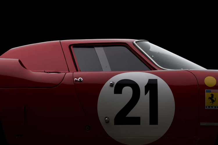 Ngoài ra còn có một chiếc Michael Schumacher Bennetton B91B cũ, một mẫu xe đua Corvette hiếm năm 1957 và một số xe đua rất độc đáo trước Chiến tranh có giá trị sưu tầm cực kỳ cao. RM Sotheby’s vẫn chưa công bố ngày bán nhưng cho biết những chiếc xe này sẽ được bán đấu giá vào cuối năm nay và sang năm sau.