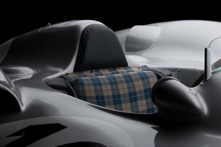 RM Sotheby’s ước tính chiếc xe có thể sẽ sớm tìm thấy chủ sở hữu mới, mức giá xe Mercedes-Benz W196 Streamliner lên đến 70 triệu USD (khoảng hơn 1.620 tỷ đồng) , một mức giá hời so với chiếc coupe 300 SLR “Ulenhaut” trị giá 143 triệu USD, chiếc xe đắt nhất thế giới.