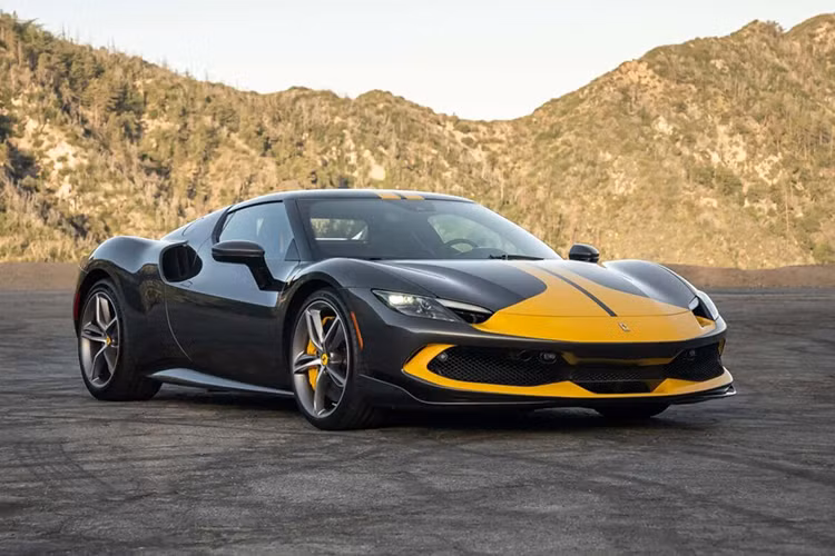 Được biết, để có thể làm các thủ tục và lăn bánh chiếc siêu xe Ferrari 296 GTB hàng hiếm chính hãng tại Việt Nam, chủ nhân của nó sẽ phải bỏ ra số tiền không dưới 24 tỷ đồng.