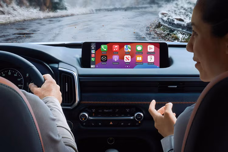 Tuy nhiên ưu điểm bù lại là bất cứ khách hàng nào cũng có thể mua xe mà không cần xin giấy cho phép từ chính quyền Colombia. Mazda cho biết sẽ bảo hành 3 năm cho kính chống đạn và 10 năm cho các vật liệu chống đạn tại thân xe.