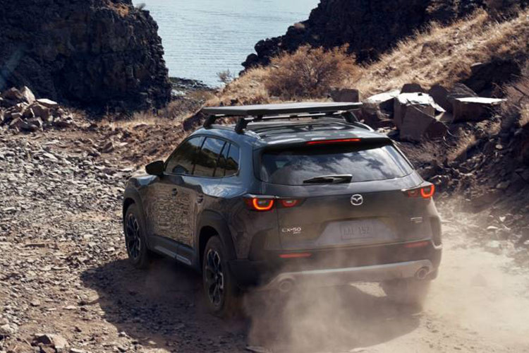 Nguyên nhân tới từ việc an ninh tại nhiều quốc gia có chiều hướng bất ổn, đặc biệt là tại khu vực Nam Mỹ nơi Toyota và Mazda vừa công bố các mẫu xe chống đạn mới.