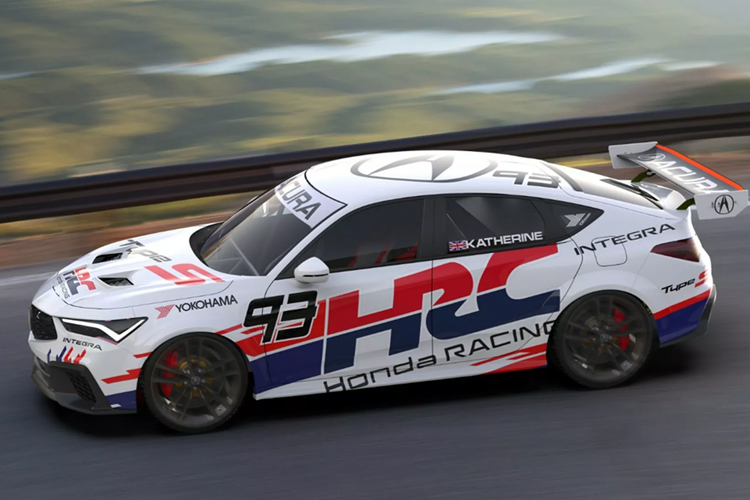 Bisimoto cũng đã trang bị một bộ bánh xe khối Brixton Forged TR09 22 inch, giá để đồ trên nóc Inno và hộp đựng đồ trên nóc Inno, tất cả đều được bọc trong lớp decal đẹp mắt. Hình ảnh nội thất của chiếc EV vẫn chưa được công bố, tuy nhiên hãng độ đã hé lộ về việc thiết kế một vô lăng yoke tùy chỉnh cho xe.