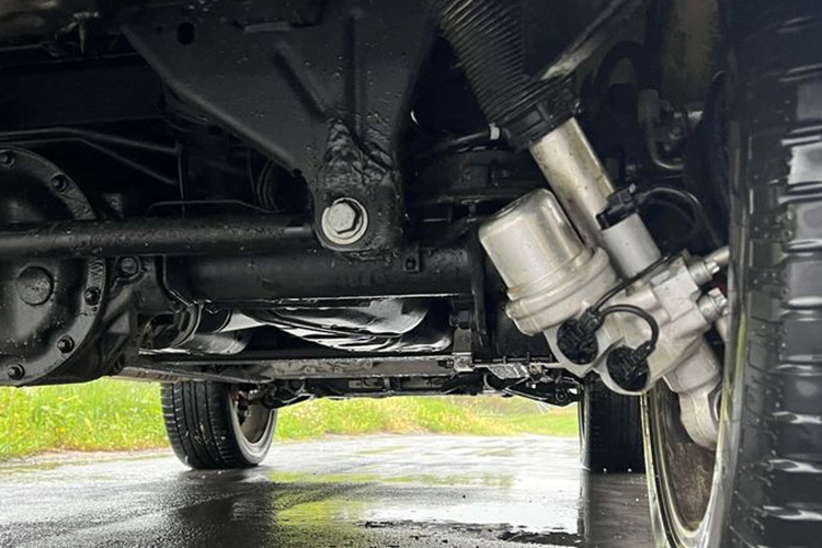 Không chỉ vậy, Mercedes-AMG G63 2025 còn được trang bị hệ thống treo hiện đại nhất của Mercedes mang tên AMG Active Ride Control (là trang bị tùy chọn trên các gói nâng cấp hiệu suất AMG Off-Road hoặc gói AMG Performance).