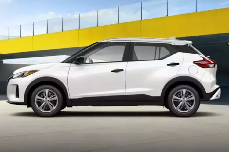 Nếu bạn đang trải qua cảm giác khó hiểu, tất nhiên rồi, có lẽ nhiều người cũng sẽ như vậy, vì chiếc Nissan Kicks Play 2025 chính là Kicks S 2024, nhưng được đổi tên gọi, nói 1 cách dân dã là thay tên để đẩy nhanh hàng tồn kho còn lại.