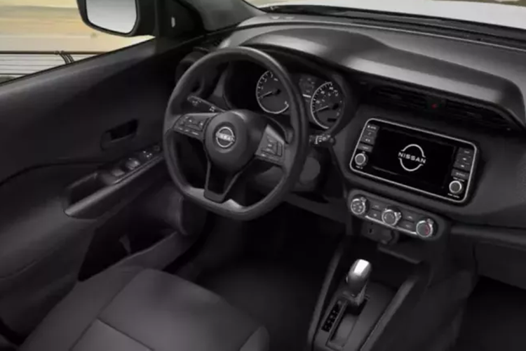 Điều này có nghĩa là chỉ có chênh lệch giá 310 USD giữa hai mẫu xe. Tuy nhiên, thực tế tình hình có thể sẽ khác vì chúng ta sẽ không ngạc nhiên khi thấy Kicks Play được bán với giá giảm khi ra mắt vào đầu năm sau.