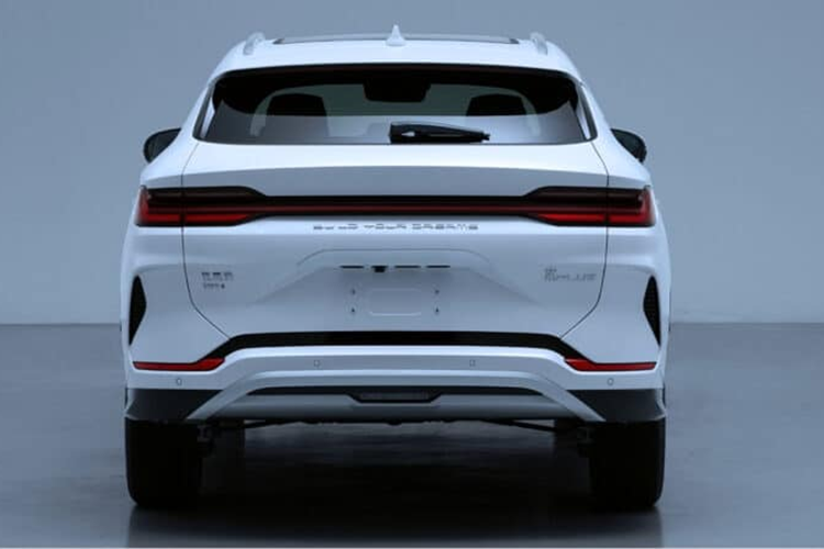 Song Plus là một trong những dòng xe thành công nhất của BYD và hiện đang được sản xuất tại Trung Quốc (Tây An) và ở nước ngoài tại Uzbekistan. BYD đã giới thiệu Song Plus EV tại Châu Âu vào năm 2023 và mẫu xe hybrid cắm điện vào cuối năm 2024.