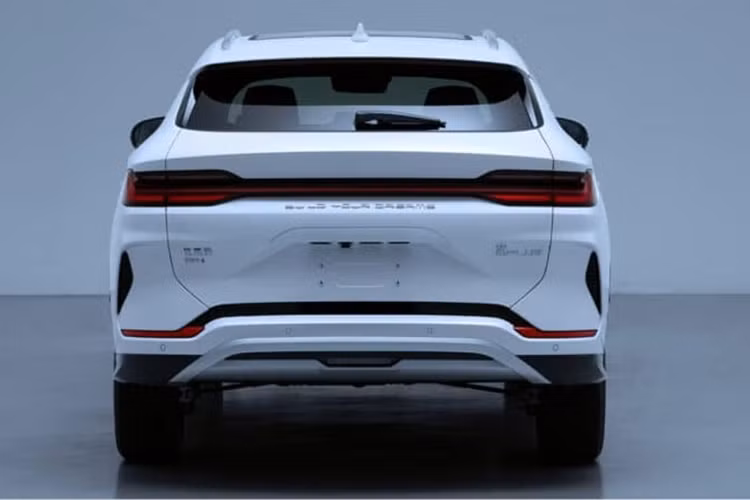 Song Plus là một trong những dòng xe thành công nhất của BYD và hiện đang được sản xuất tại Trung Quốc (Tây An) và ở nước ngoài tại Uzbekistan. BYD đã giới thiệu Song Plus EV tại Châu Âu vào năm 2023 và mẫu xe hybrid cắm điện vào cuối năm 2024.