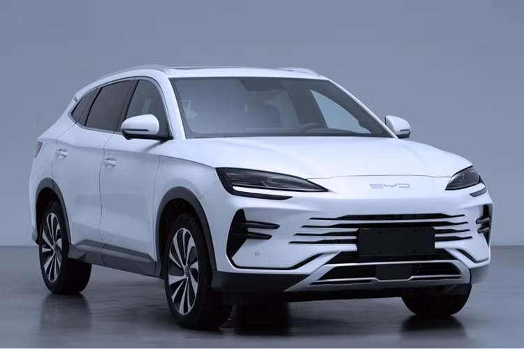 Phiên bản làm mới năm 2025 được cung cấp năng lượng bởi cùng loại pin Blade 18,3 kWh và 26,6 kWh như mẫu hiện tại. Chúng tương ứng với phạm vi chạy hoàn toàn bằng điện lần lượt là 112 km và 160 km, theo phép đo CLTC của Trung Quốc.