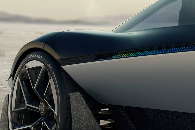 Đây thực chất là một hệ thống phản hồi xúc giác giữa các thành phần điều khiển trong xe với người lái và cả hành khách, được đặt ở ngay trên vô-lăng và bộ ghế ngồi thể thao đặc biệt. Trong đó, phần tựa lưng được chế tác từ các sợi dệt robot đặc biệt của MotorSkins, trong khi tựa đầu được in 3D.