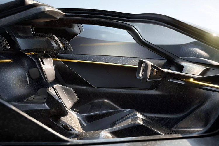 Bộ mâm thể thao bằng sợi carbon đúc 20 inch ở phía trước và 21 inch ở phía sau, kết hợp bộ lốp hiệu năng cao Pirelli P-ZERO Elect, được phát triển để giảm lực cản lăn và tăng phạm vi di chuyển lên tới 10% so với lốp thông thường.