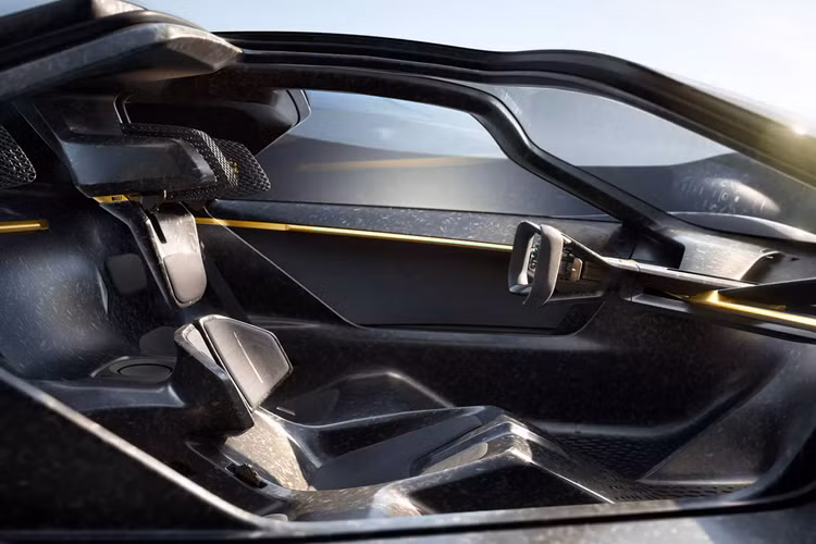 Bộ mâm thể thao bằng sợi carbon đúc 20 inch ở phía trước và 21 inch ở phía sau, kết hợp bộ lốp hiệu năng cao Pirelli P-ZERO Elect, được phát triển để giảm lực cản lăn và tăng phạm vi di chuyển lên tới 10% so với lốp thông thường.