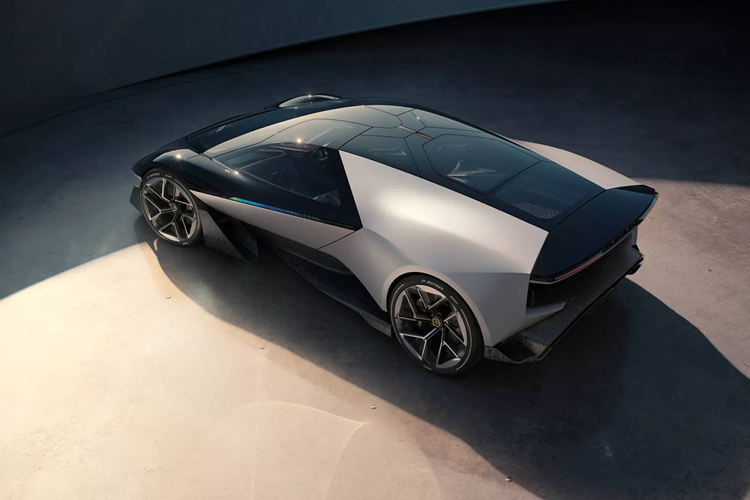 Chiếc Theory 1 lần này được xem như lời trấn an của Lotus dành cho những tín đồ hâm mộ cuồng nhiệt nhất của mình, rằng hãng vẫn không quên truyền thống và sẵn sàng cho ra đời những chiếc xe ưu tiên cho sự phấn khích của người lái. Còn đối với khách hàng phổ thông, hãng đã có những chiếc dễ tiếp cận hơn như SUV Eletre hay coupe 4 cửa Emeya.